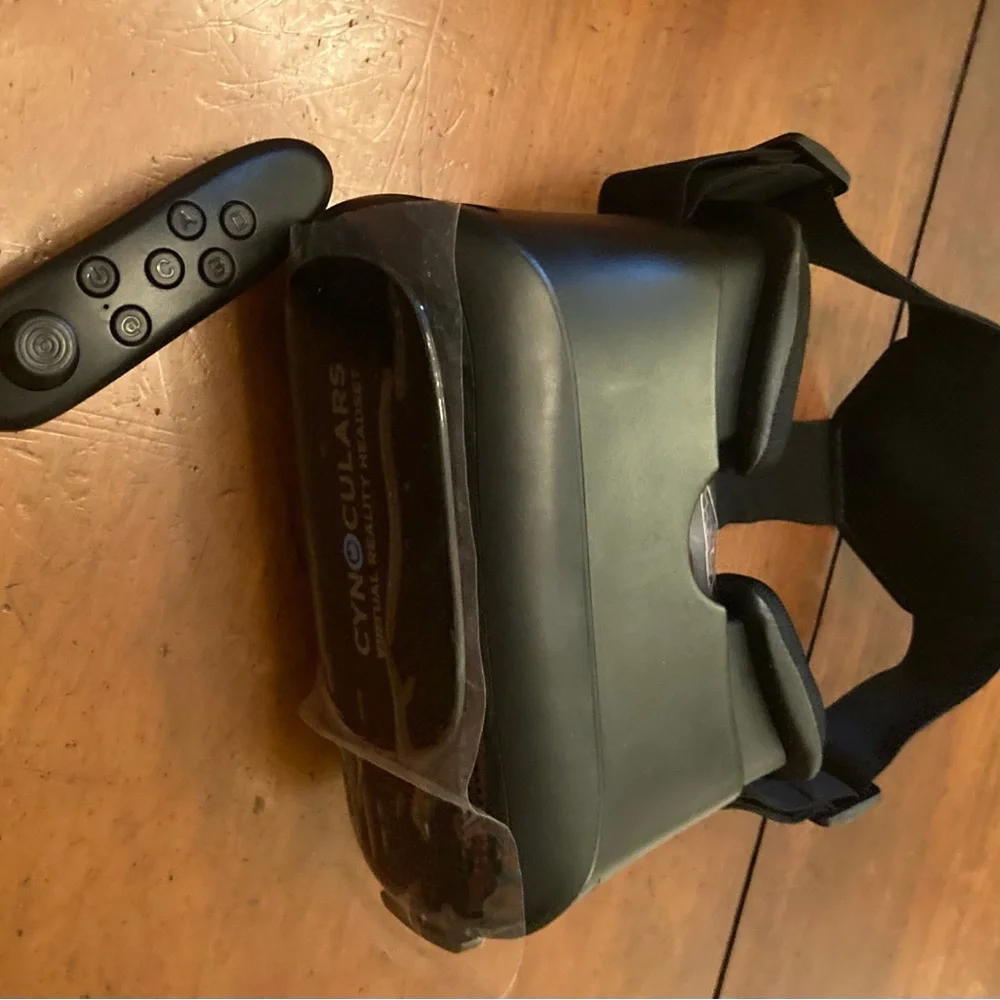 Cynoculars for virtual viewing of your videos and photos headset and remote